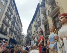 Descubre la magia de la Fiesta en el Casco Antiguo de Pamplona: Tradición y Diversión en una sola experiencia